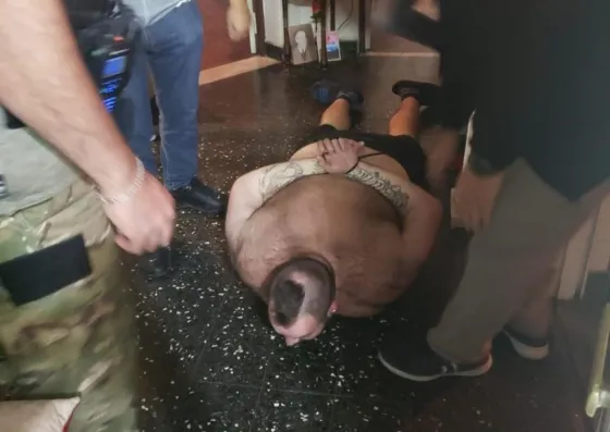 Detuvieron a uno de los hombres que intentó incendiar a dos indigentes