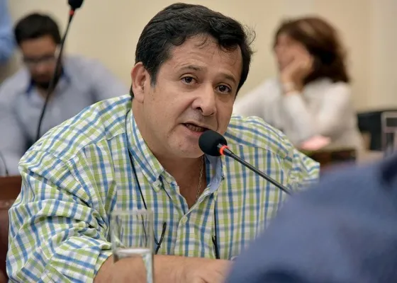 Alvarado aseguró que no será el fin del turismo si se sacan los colectivos de gran porte