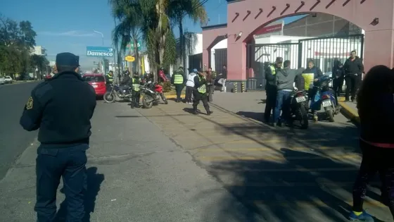 Cadetes se manifestaron en el CCM en contra de Glovo