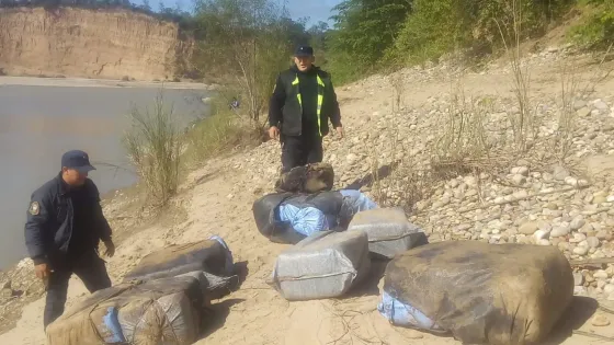 Secuestraron 300 kilos de hojas de coca y cigarrillos en Orán
