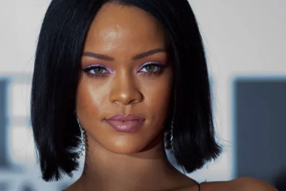 Rihanna se mostró sexy y bizarra en una producción de fotos