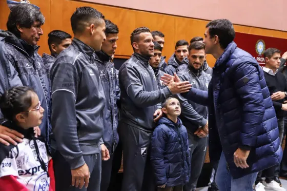 Urtubey anunció que el Gobierno construirá la tribuna de la Cancha de Central Norte