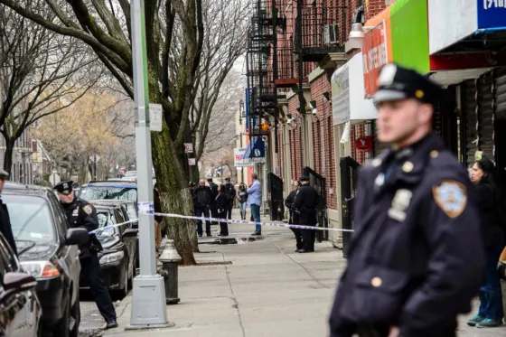 Asesinaron a cuchilladas a una mujer y la abandonaron en la calle
