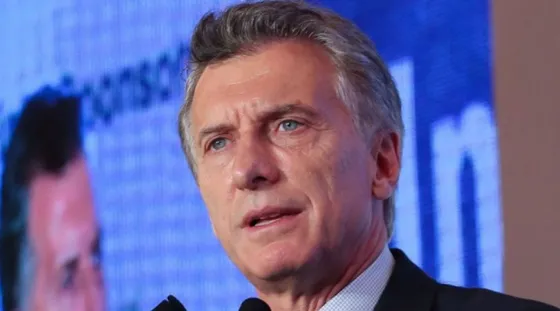 En el acto por el Día de la Bandera, Macri trató de "mafiosos" a camioneros