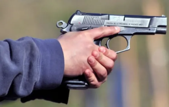 Policía confundió a una víctima de robo y lo mató