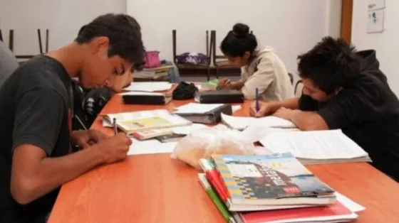 Brindan clases de apoyo para estudiantes del secundario