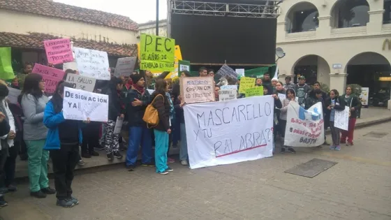 Trabajadores de la Salud instalaron una carpa verde en pleno centro salteño