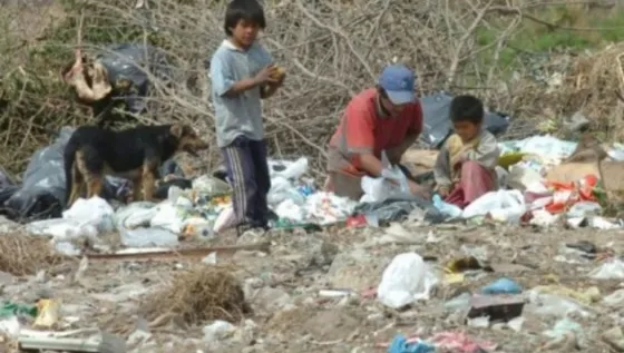 "Es vergonzoso ver que en campaña derrochan dinero cuando hay hambre en la calle”