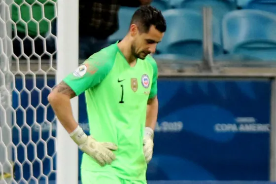 El arquero de Chile eliminó su instagram por amenazas