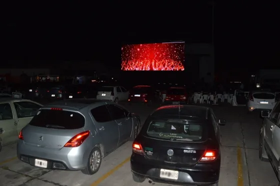 Mañana vuelve el autocine con la proyección de Spider- Man, un nuevo universo