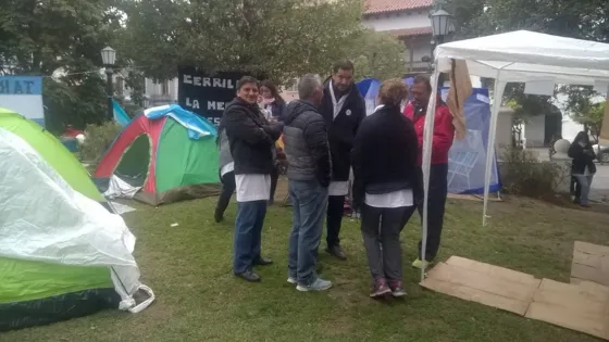 Docentes se dirigen hacia la Legislatura