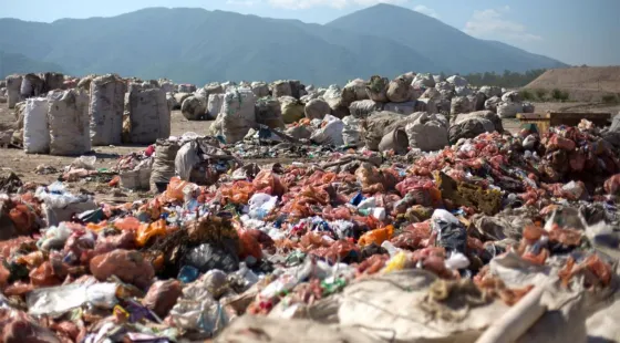 Dos mujeres encontraron un feto en un vertedero