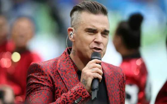 Robbie Williams confesó que contrató guardaespaldas por temor a extraterrestres