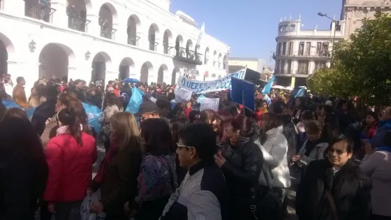 Ahora, alumnos se suman al reclamo docente
