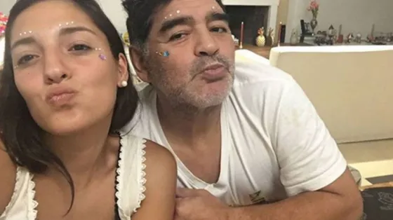 Jana Maradona compartió una postal con Diego tras su operación