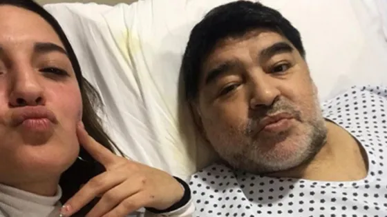 Mirá el video de Maradona caminando después de su cirugía