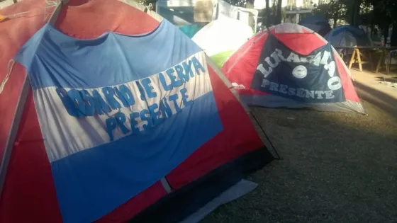 Aseguran que tres docentes de San Martín iniciaron una huelga de hambre