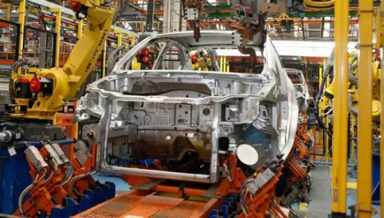 En julio, la producción de autos cayó un 47,8%