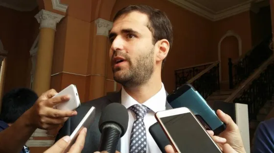 Emiliano Estrada: “Es realmente demencial lo que hace Macri por salvar su campaña”