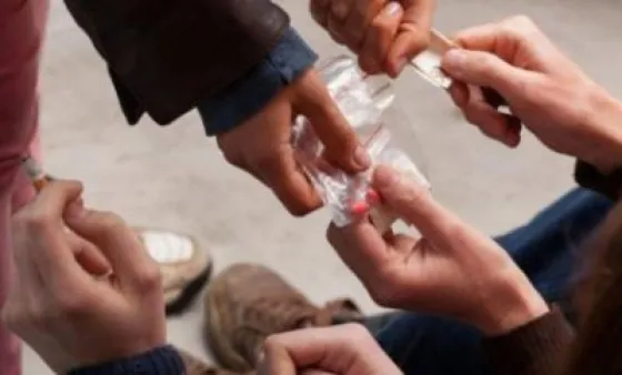 Madre, hijo y nieto detenidos por vender drogas