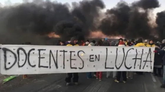 Tensión: Docentes de Chubut bloquearon la playa de tanques de YPF