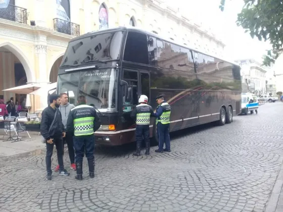 Detuvieron un colectivo de gran porte por ir en contramano por calle Zuviría