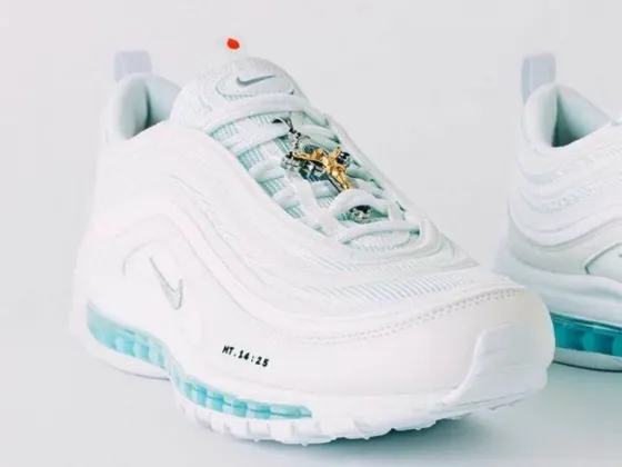 Nike lanza zapatillas con agua bendita y es furor en el mercado