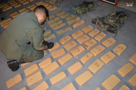 Se llevaron puesto un control por intentar huir con casi 100 kilos de drogas