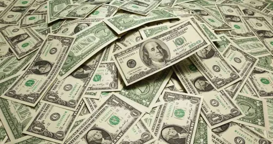 Tras el triunfo de Fernández, el dólar cae 48 centavos a $64,52