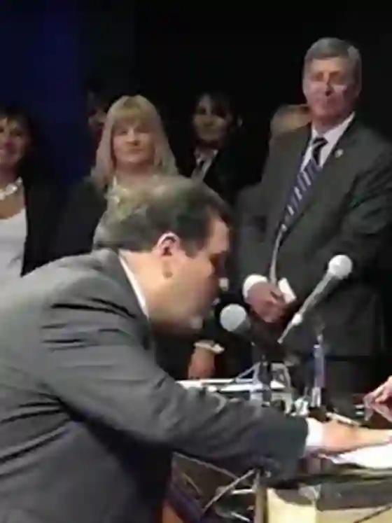 Legislador tucumano asumió jurando por la Constitución y por la memoria de un genocida