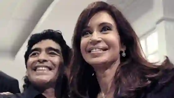 Maradona le dio la bienvenida a Alberto Fernández