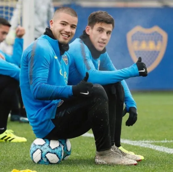 Dos pibes de Boca firmaron una cláusula millonaria