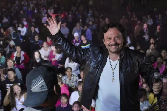 Gustavo Sáenz visitó al candidato atacado en La Merced