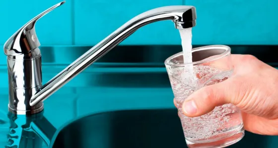 Sólo el 50% de los argentinos tienen acceso a agua corriente, cloacas o gas natural