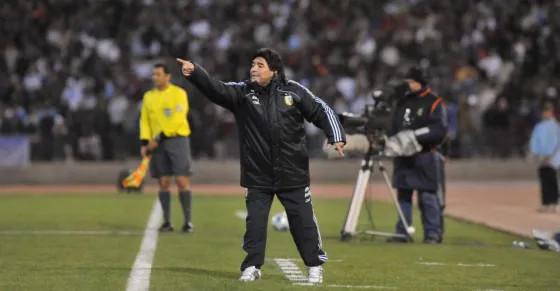 Diego Maradona dejó de ser el técnico de Gimnasia