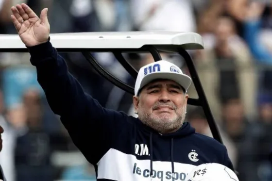 Maradona sigue como técnico en Gimnasia y Esgrima La Plata