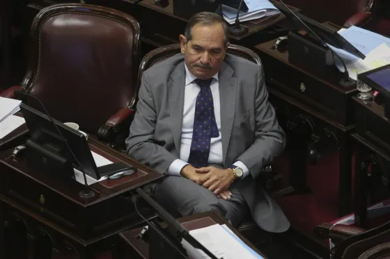El senado aprobó una licencia de seis meses para José Alperovich