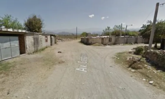 Le robó a un hombre mientras la protegía de una agresión