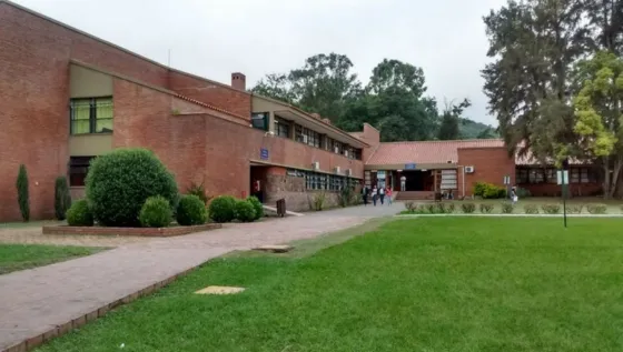Estudiantes de UCASAL se manifestaron por otro aumento en las cuotas
