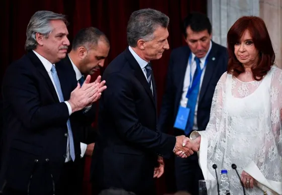 Video: La cara de Cristina al saludar a Macri es furor en las redes