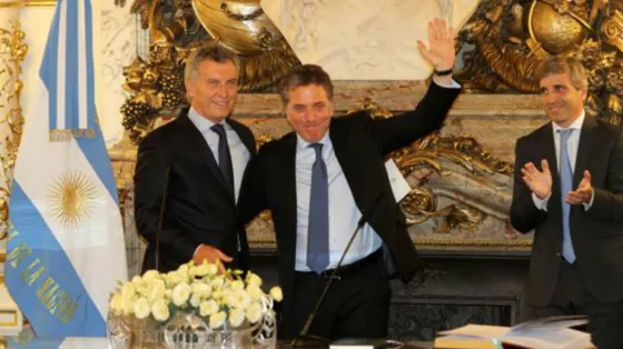 Mauricio Macri toma juramento a Nicolás Dujovne (Ministro de Hacienda) y Luis Caputo (Ministro de Finanzas)