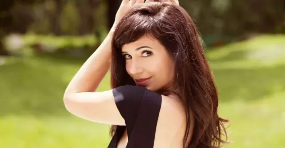 Griselda Siciliani y un desnudo total para mostrar un tatuaje