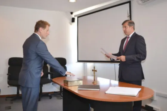 Eduardo Sylvester tomó juramento a un nuevo fiscal