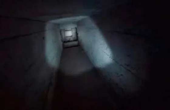 Increíble hallazgo debajo de una fábrica abandonada . Video