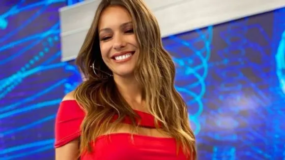 El sensual baile de Pampita en un colectivo