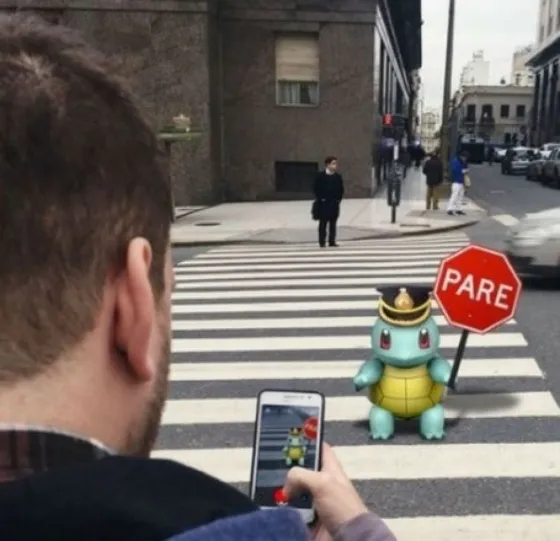 Jugaba al Pokemon Go y lo metieron preso