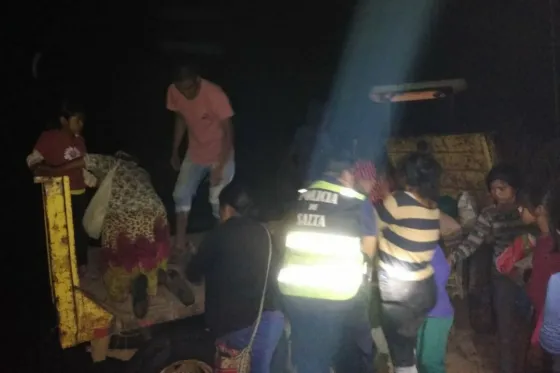 Más de 200 damnificados y evacuados por la crecida del río Seco