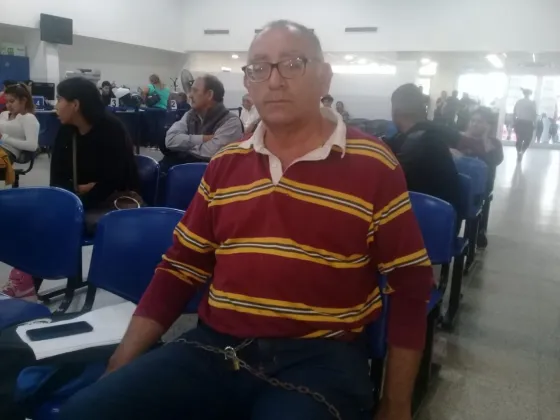 Un hombre se encadenó en las oficinas del Anses