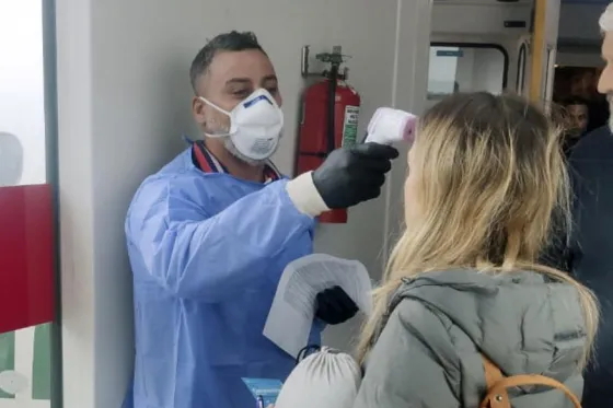 Identificaron a los pasajeros que viajaron con el paciente positivo en coronavirus