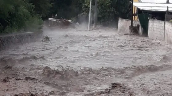 Destrozos en Guachipas tras un fuerte temporal de barro y piedras